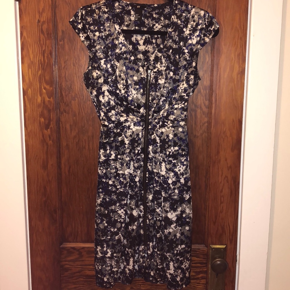 H&M printed zip up dress with cap sleeves